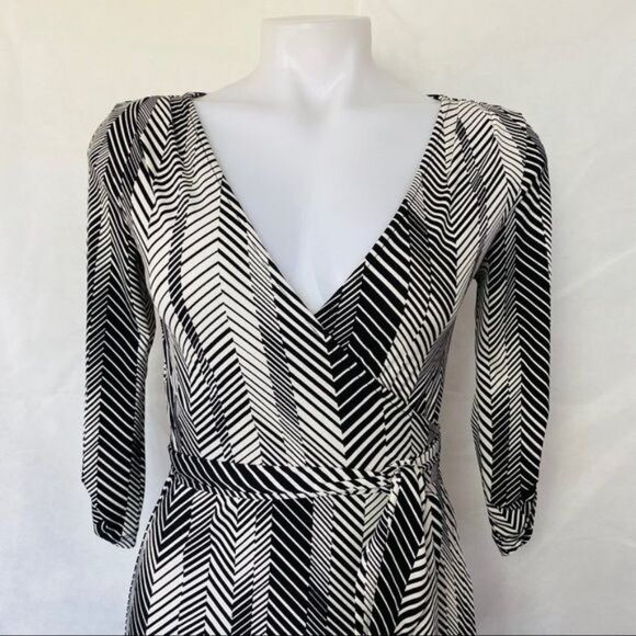 BCB Generation Black Gray White Striped Wrap Short 3/4 Sleeve Dress Size XS - Picture 3 of 10
